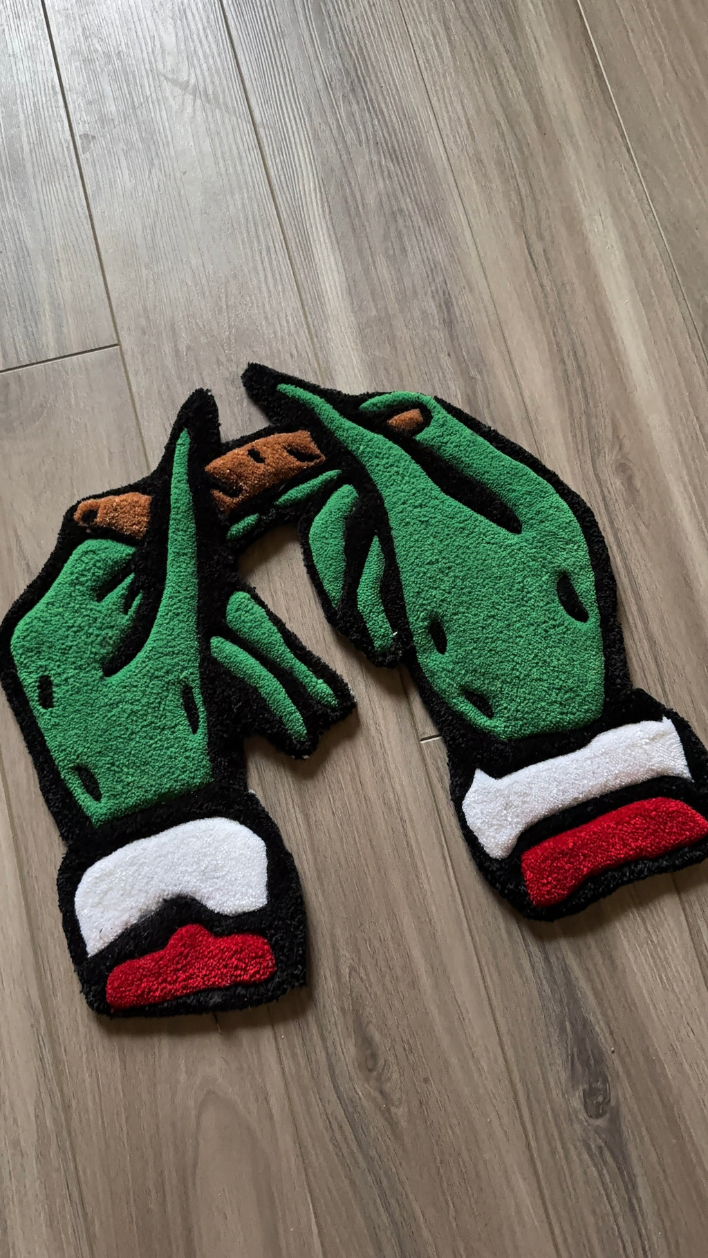 GRINCH ROLLING UP (ON HAND)