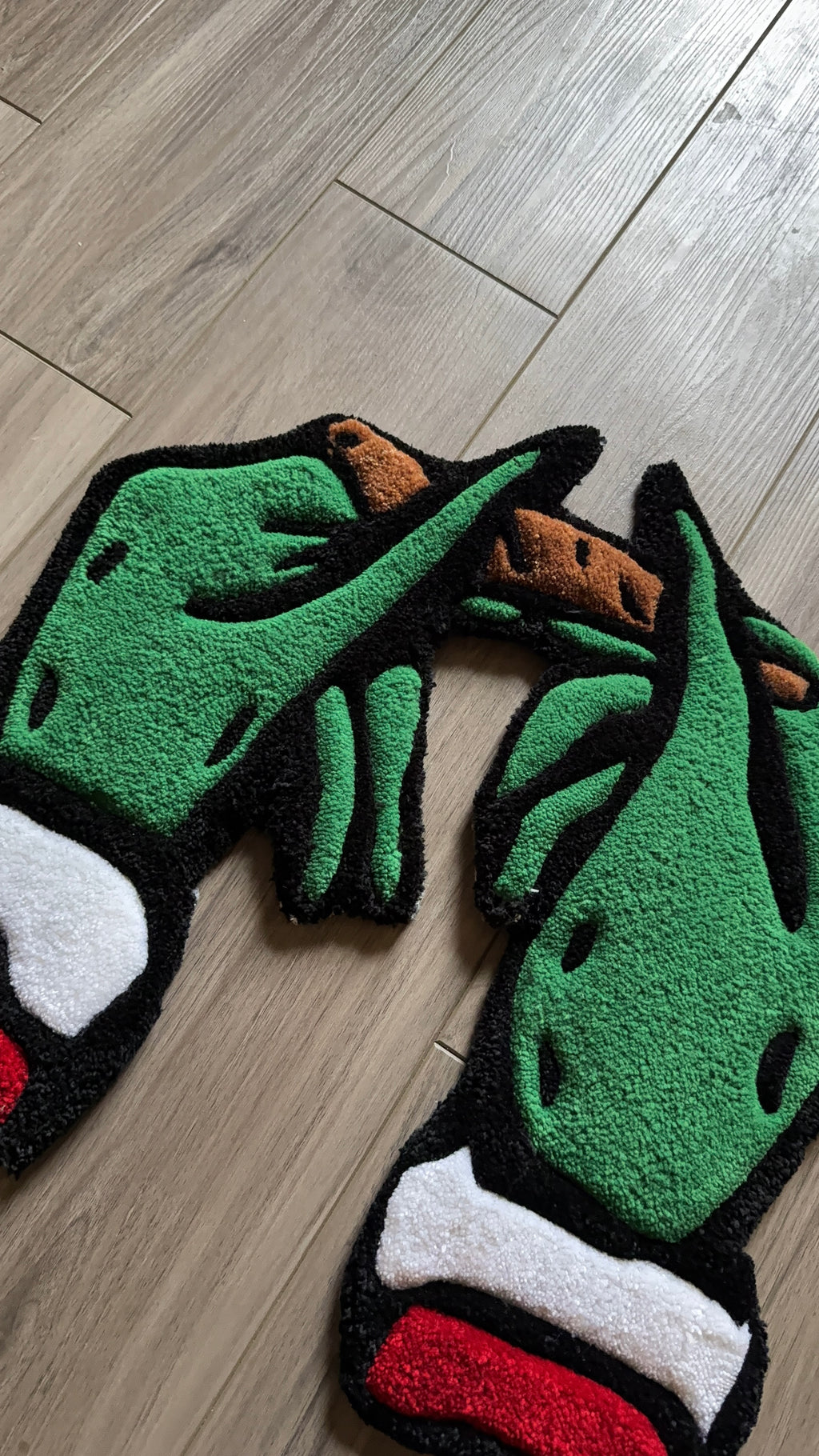 GRINCH ROLLING UP (ON HAND)